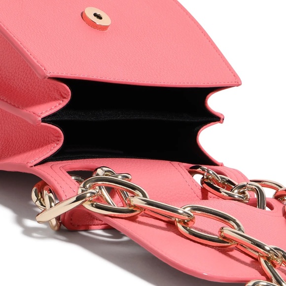 NWT We Are Original Vegan Leather Shoulder Bag
HOUSE OF WANT - Picture 4 of 7